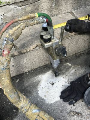 Hydraulic Jack Lifting